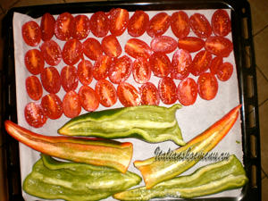 овощной гратен: овощи подготовленные овощи выкладываем на противень